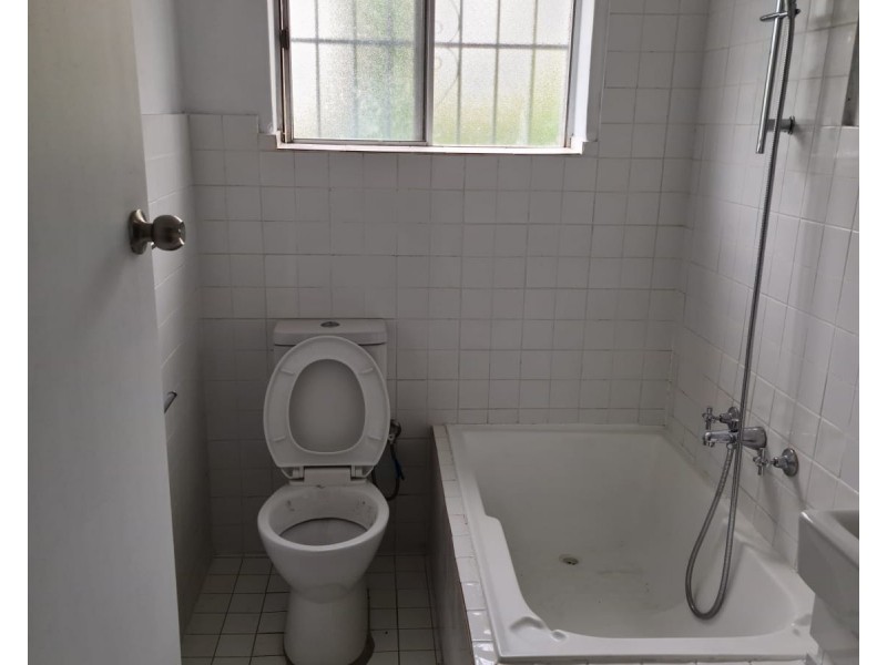 3/2 Lancelot, Punchbowl NSW 2196