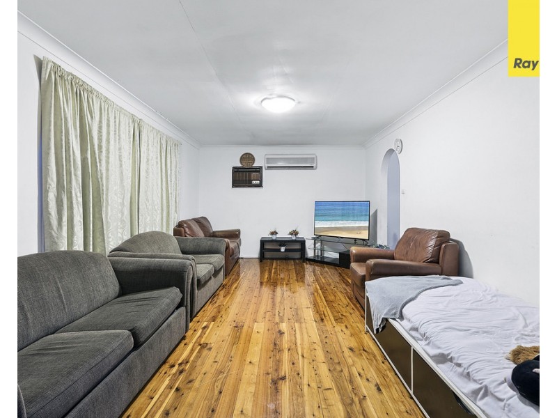 320 Railway Parade, Macquarie Fields NSW 2564