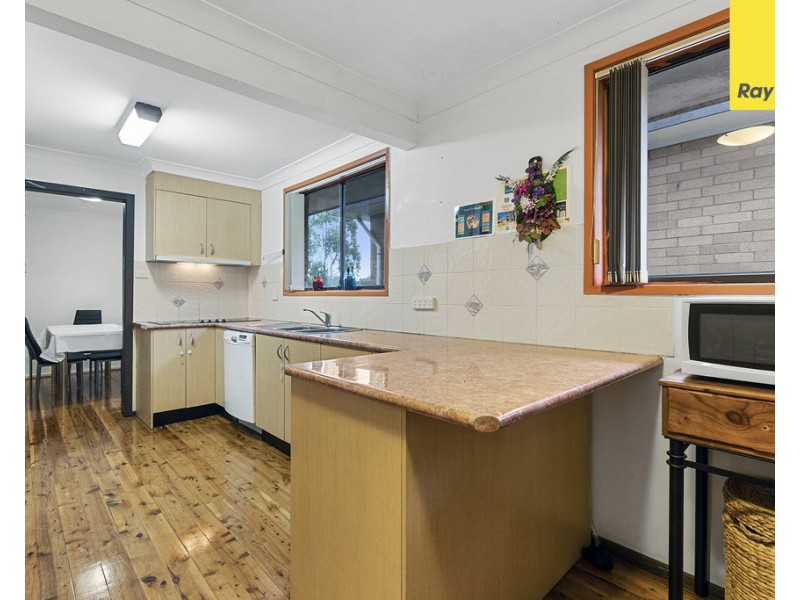 320 Railway Parade, Macquarie Fields NSW 2564