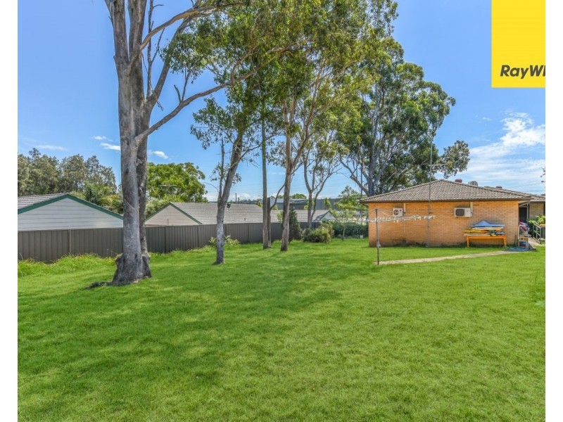 320 Railway Parade, Macquarie Fields NSW 2564