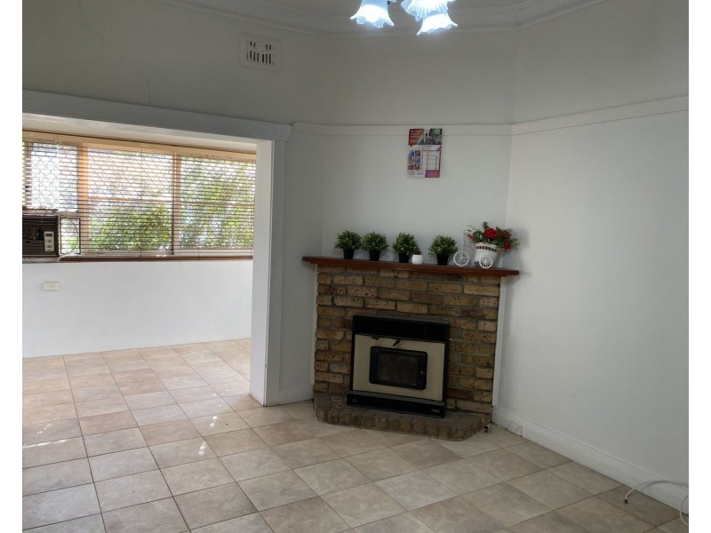 2 Griffiths Ave, Punchbowl NSW 2196