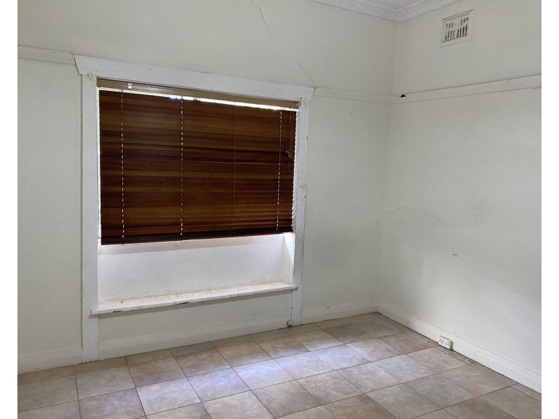 2 Griffiths Ave, Punchbowl NSW 2196