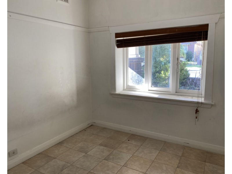 2 Griffiths Ave, Punchbowl NSW 2196