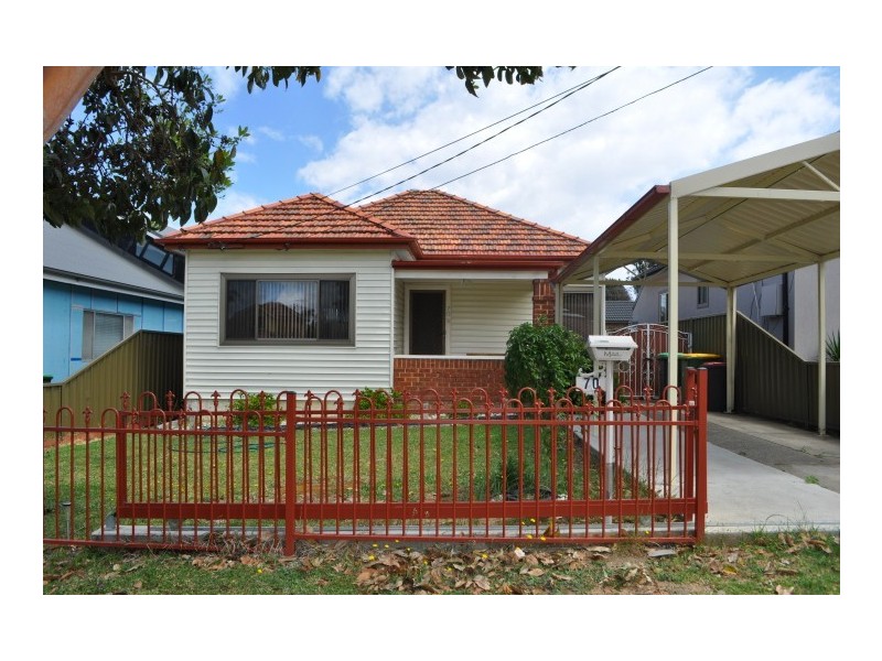 70 Highview Ave, Greenacre NSW 2190