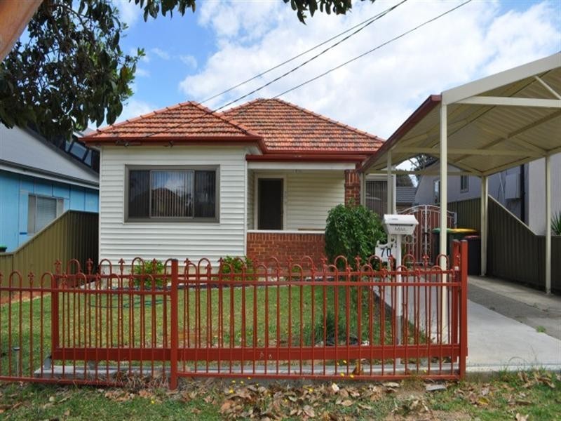 70 Highview Ave, Greenacre NSW 2190