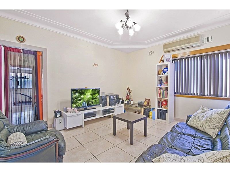 70 Highview Avenue, Greenacre NSW 2190