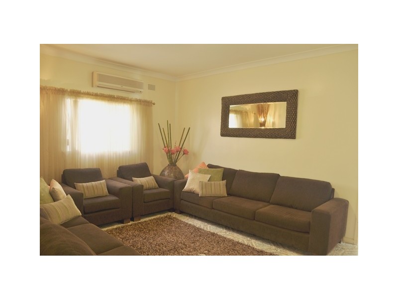 194 Juno Parade, Greenacre NSW 2190