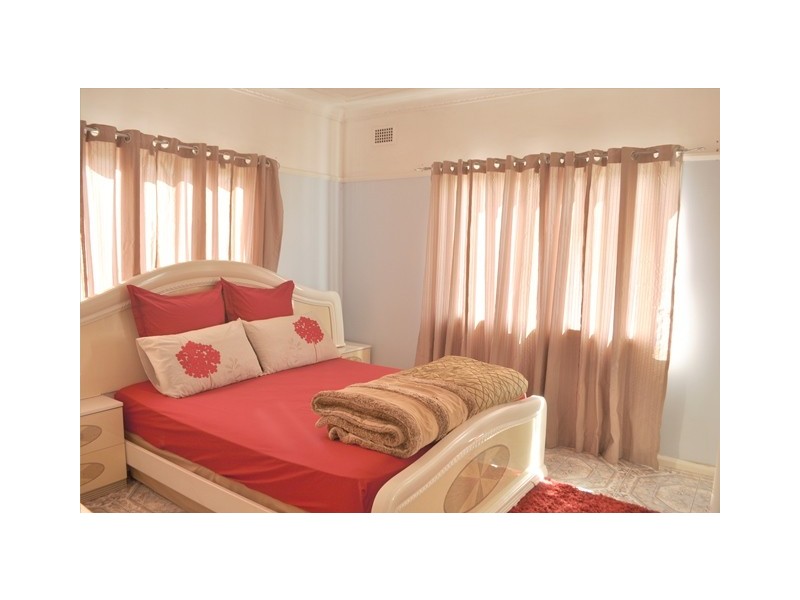 194 Juno Parade, Greenacre NSW 2190