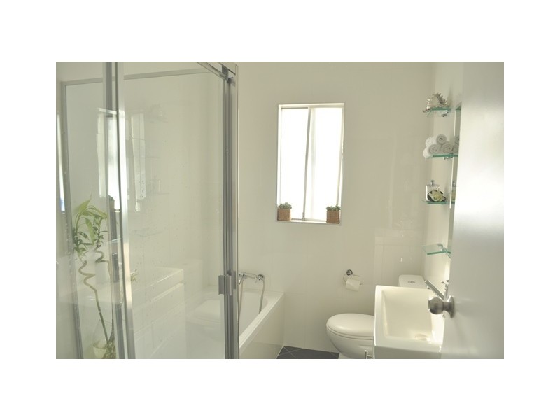 194 Juno Parade, Greenacre NSW 2190