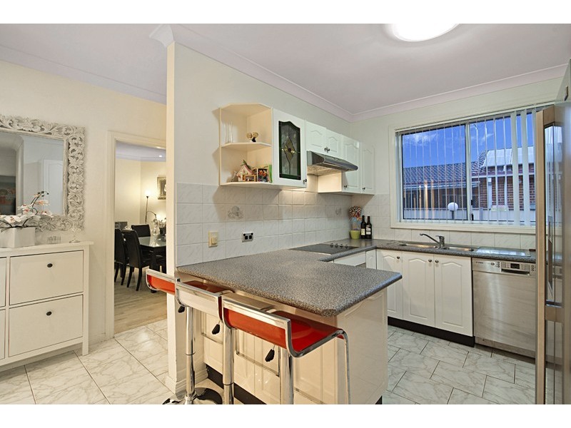 2/11 Broe Avenue, East Hills NSW 2213