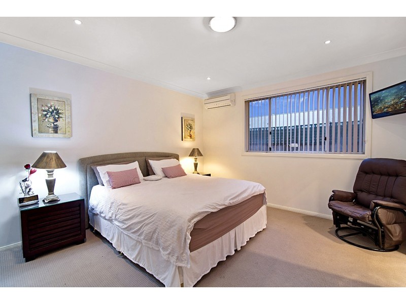 2/11 Broe Avenue, East Hills NSW 2213