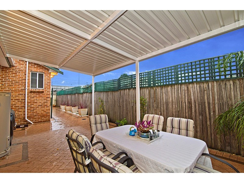 2/11 Broe Avenue, East Hills NSW 2213