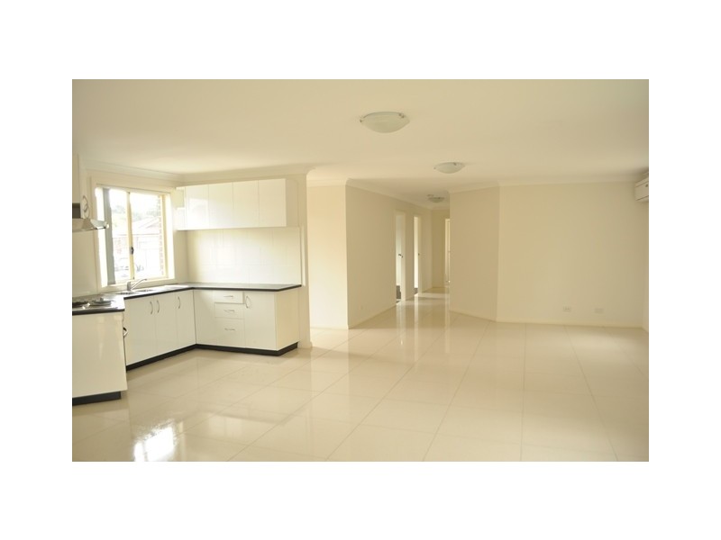 4/2 Literature Place, Blackett NSW 2770