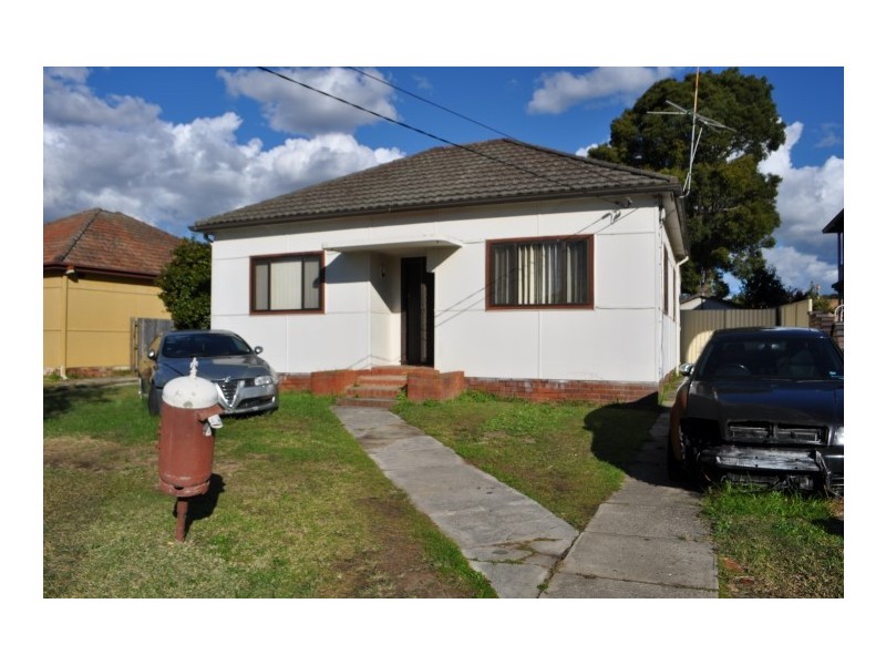 4 Lavender Ave, Punchbowl NSW 2196