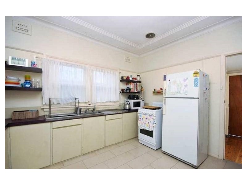 4 Lavender Ave, Punchbowl NSW 2196