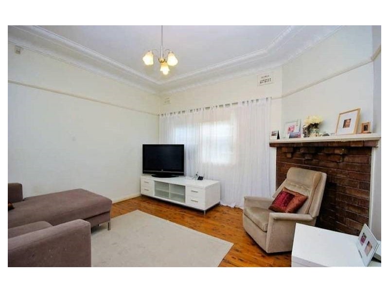 4 Lavender Ave, Punchbowl NSW 2196