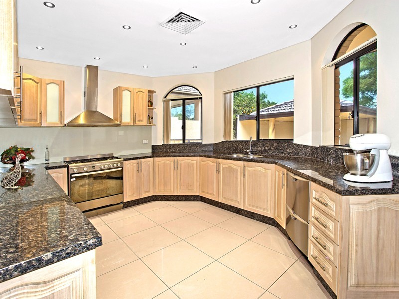 6 Pandora Street, Greenacre NSW 2190