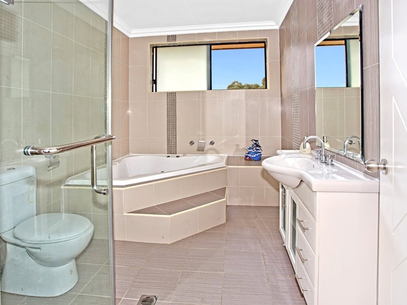 6 Pandora Street, Greenacre NSW 2190