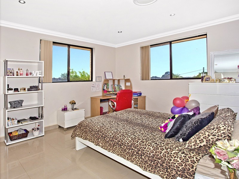 6 Pandora Street, Greenacre NSW 2190