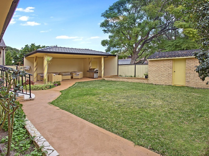 6 Pandora Street, Greenacre NSW 2190