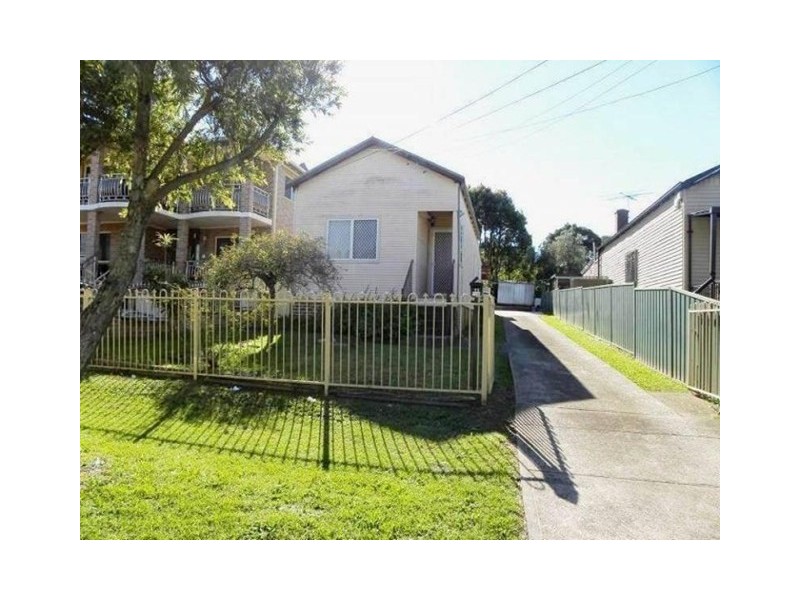 11 GREENACRE ROAD, Greenacre NSW 2190