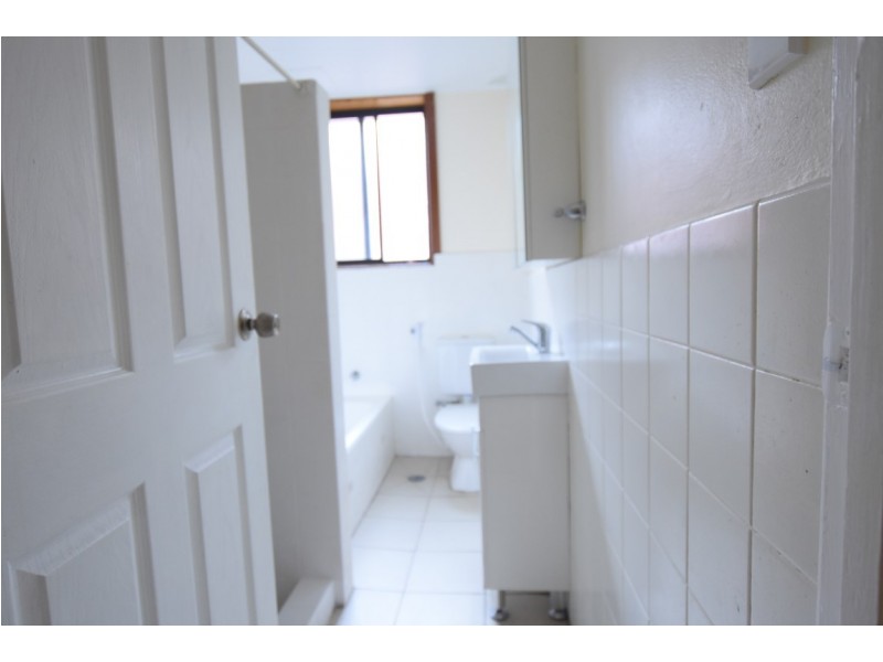 2/14 Renown Avenue, Wiley Park NSW 2195