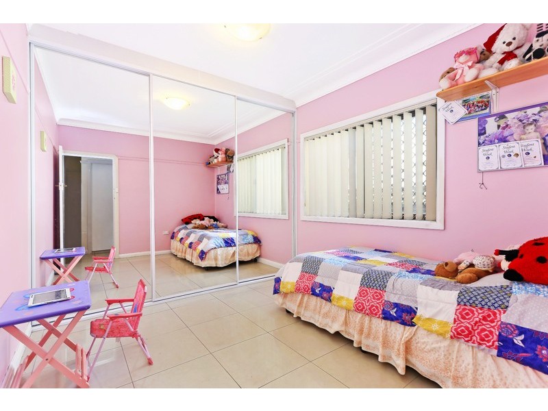 8 Lals Parade, Fairfield East NSW 2165