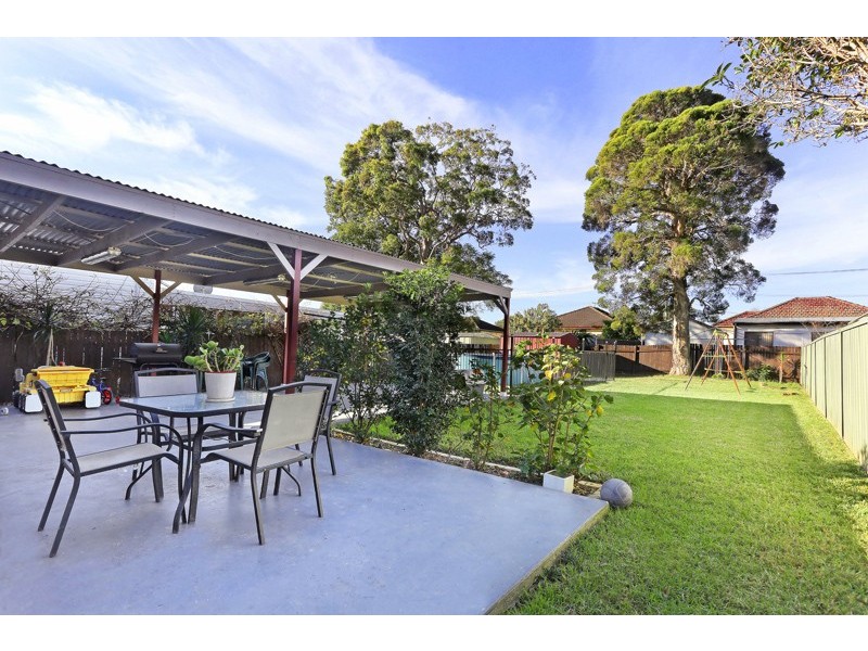 8 Lals Parade, Fairfield East NSW 2165