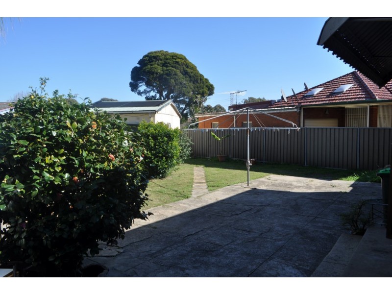 1 Wyleena Place, Punchbowl NSW 2196