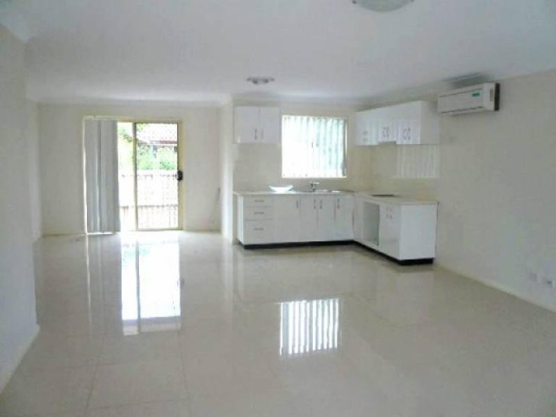 8/2 Literature Place, Blackett NSW 2770