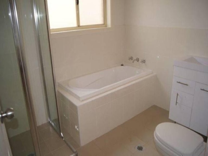 8/2 Literature Place, Blackett NSW 2770