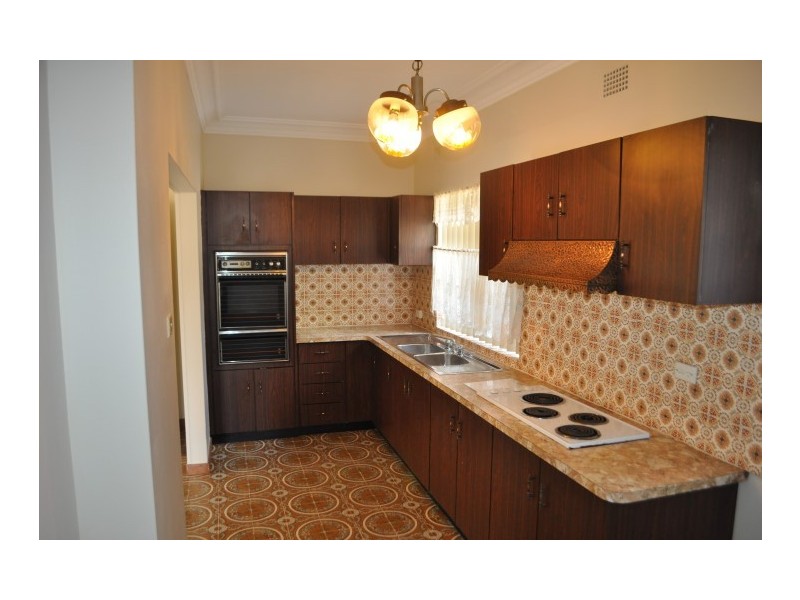 3 Ewen Street, Roselands NSW 2196