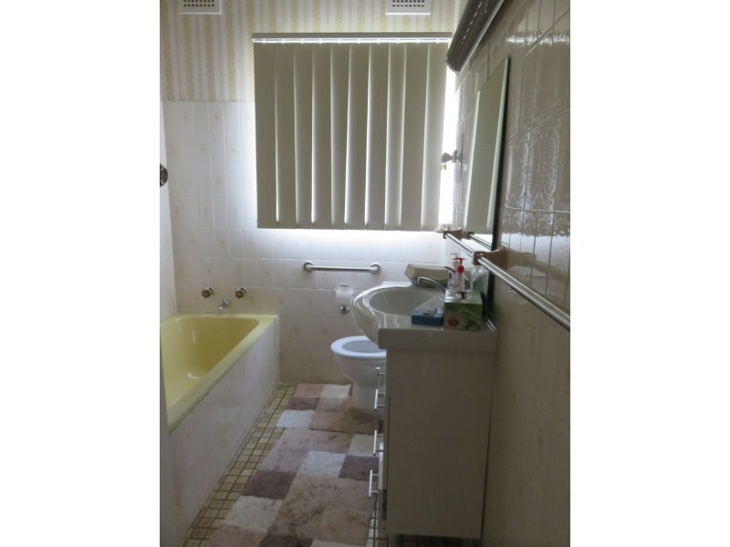 220 Waterloo Road, Greenacre NSW 2190