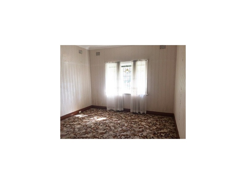 2 Earlwood Avenue, Earlwood NSW 2206