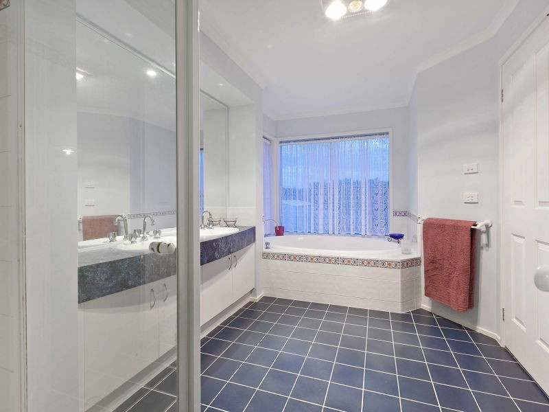 10 Morning Mist Court, Mornington VIC 3931