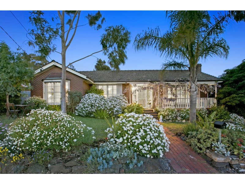 2 Pericoe Street, Frankston VIC 3199