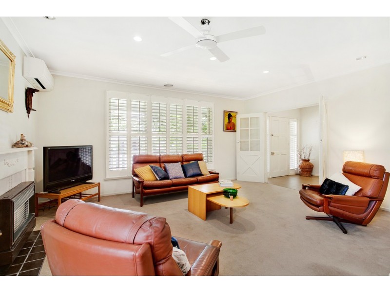 2 Pericoe Street, Frankston VIC 3199