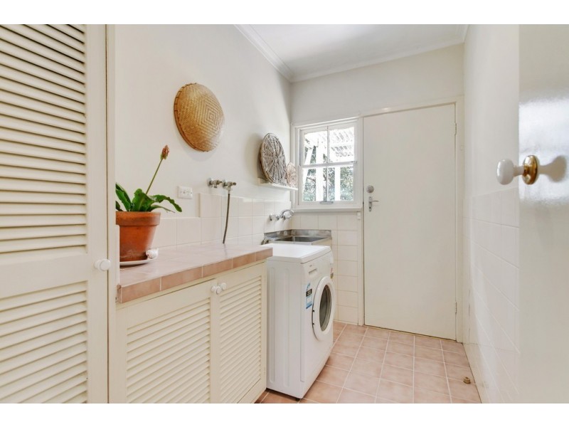 2 Pericoe Street, Frankston VIC 3199