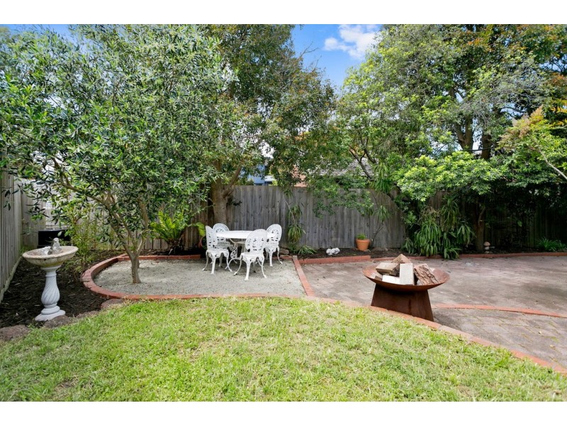 2 Pericoe Street, Frankston VIC 3199