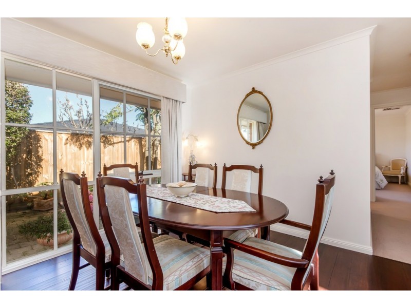 8 Helsal Court, Frankston VIC 3199