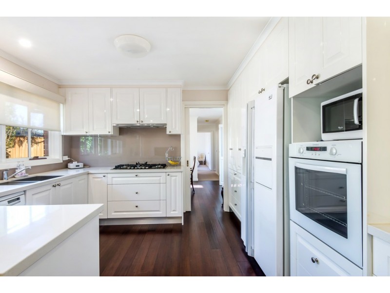 8 Helsal Court, Frankston VIC 3199