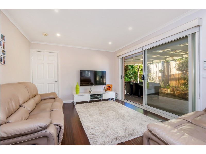 8 Helsal Court, Frankston VIC 3199