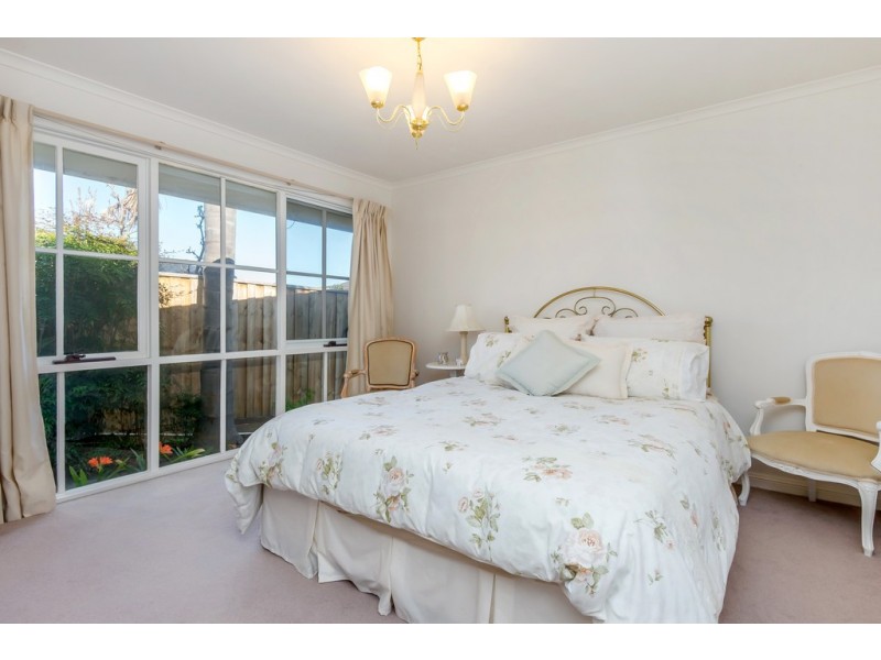 8 Helsal Court, Frankston VIC 3199