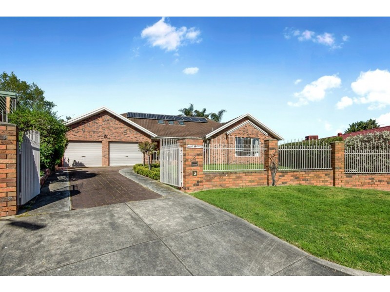 8 Helsal Court, Frankston VIC 3199