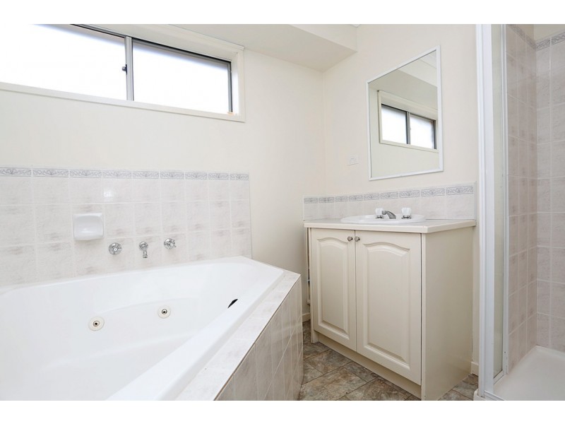 2 Tandarra Court, Carrum Downs VIC 3201