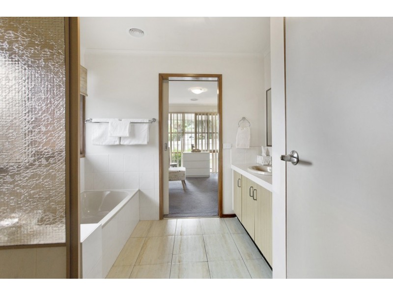 10 Melaleuca Crescent, Langwarrin VIC 3910