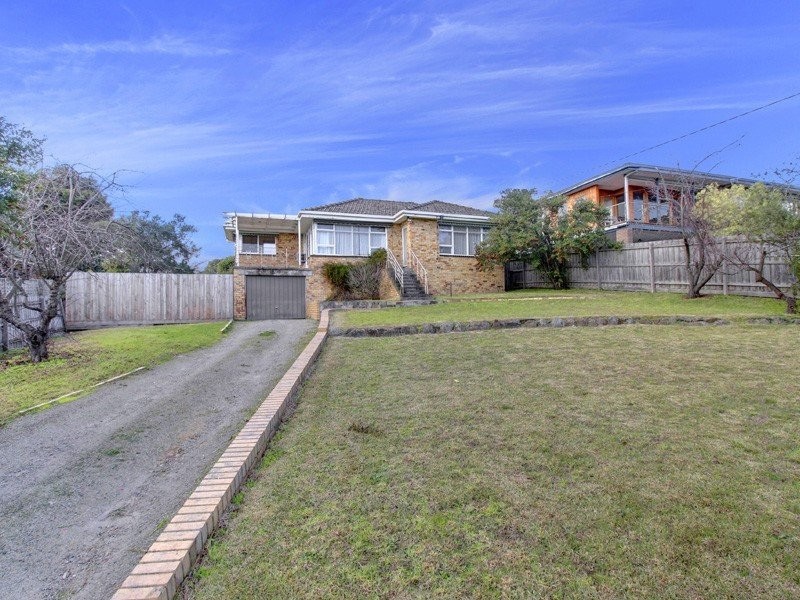 24 Hillcrest Road, Frankston VIC 3199