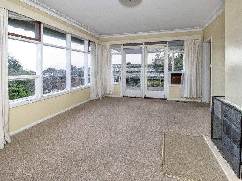 24 Hillcrest Road, Frankston VIC 3199
