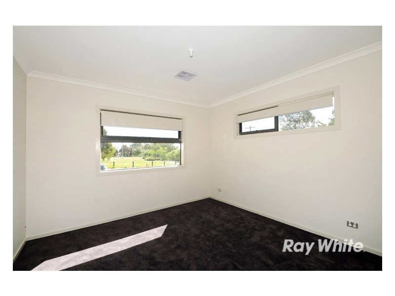 33 Aleppo Crescent, Frankston North VIC 3200