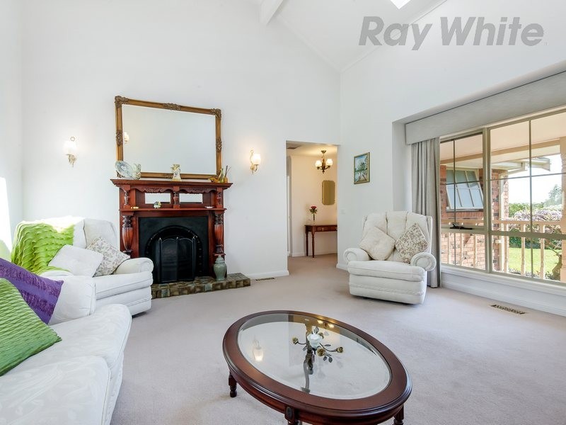 8 Helsal Court, Frankston VIC 3199